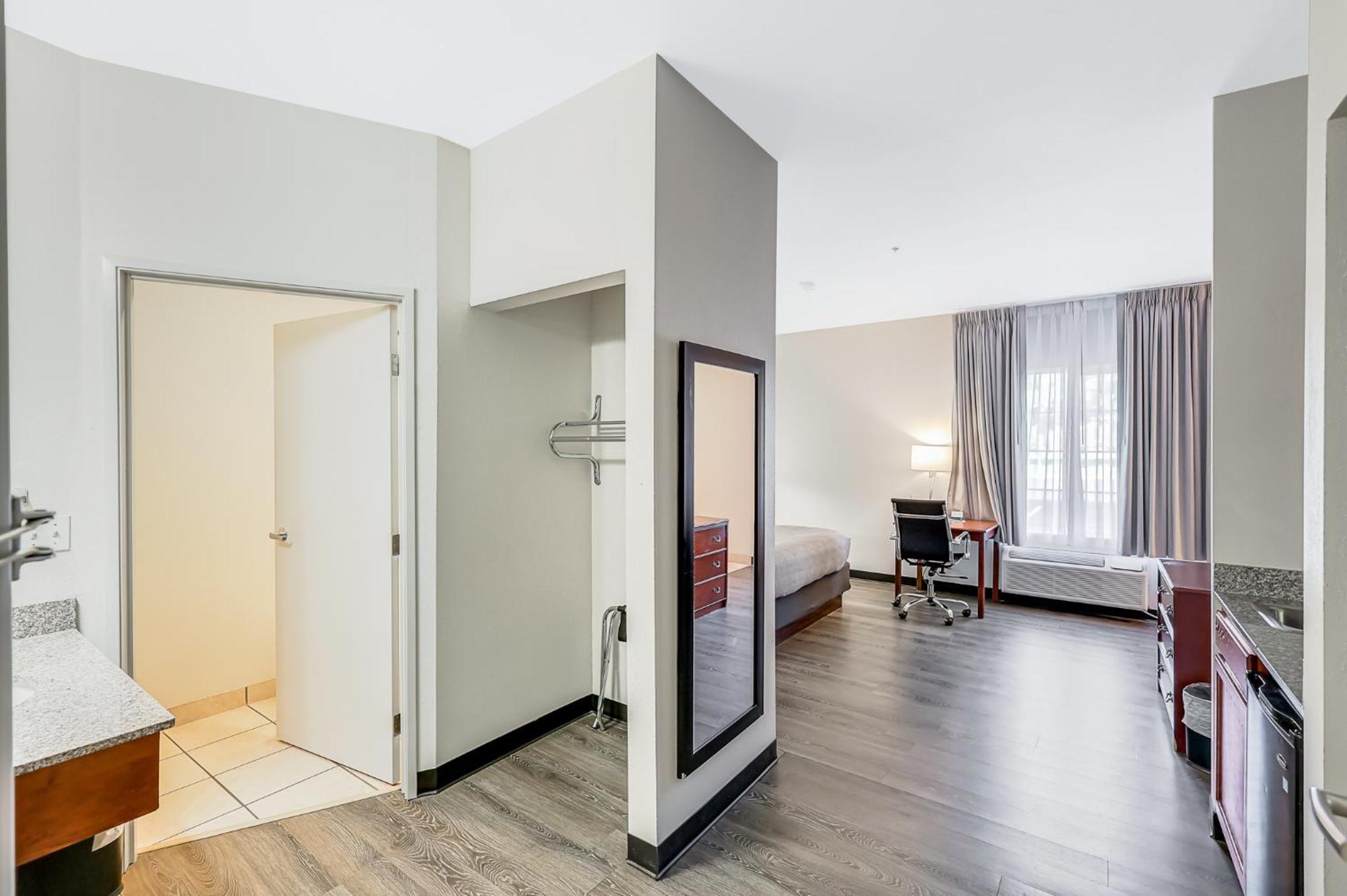 Quality Inn & Suites Of Liberty Lake Екстериор снимка