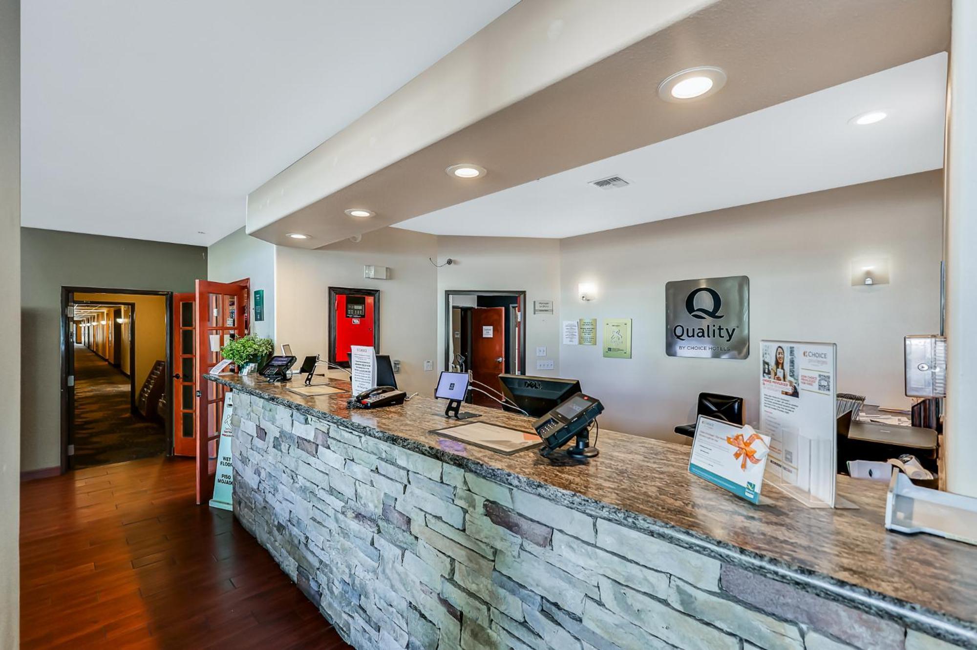 Quality Inn & Suites Of Liberty Lake Екстериор снимка